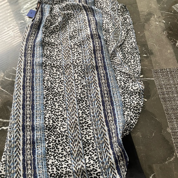 Brand new blouse apt 9 beautiful ❤️ - Picture 4 of 7